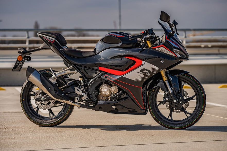 QJMOTOR SRK 125R – zawieszenie i rama