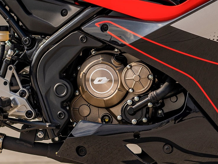 QJMOTOR SRK 125R – silnik