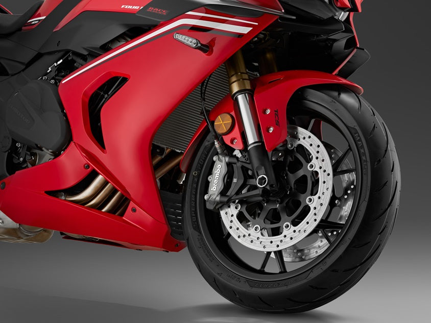 QJMOTOR SRK 800RR – przednie zawieszenie Marzocchi